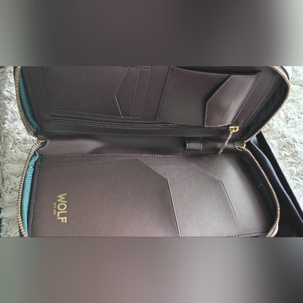 WOLF TRAVEL BAG... NEW - Picture 5 of 13